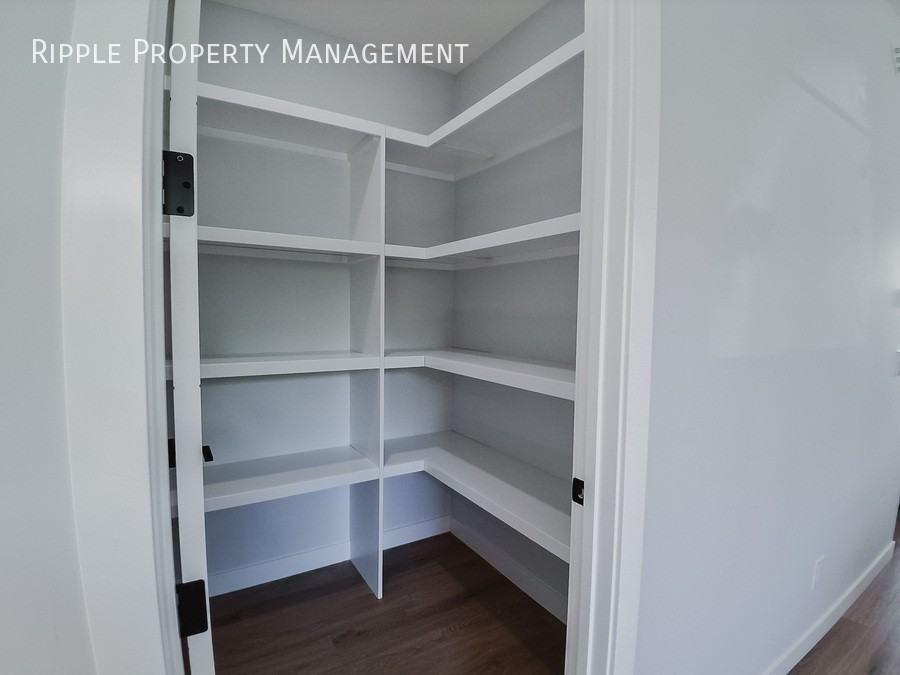 2240 8 St Nw #2240UPPER - Photo 3 of 15