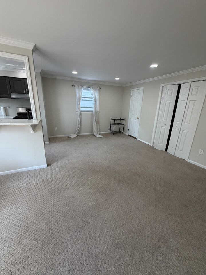 333 E 25th St #2 - Photo 5 of 8