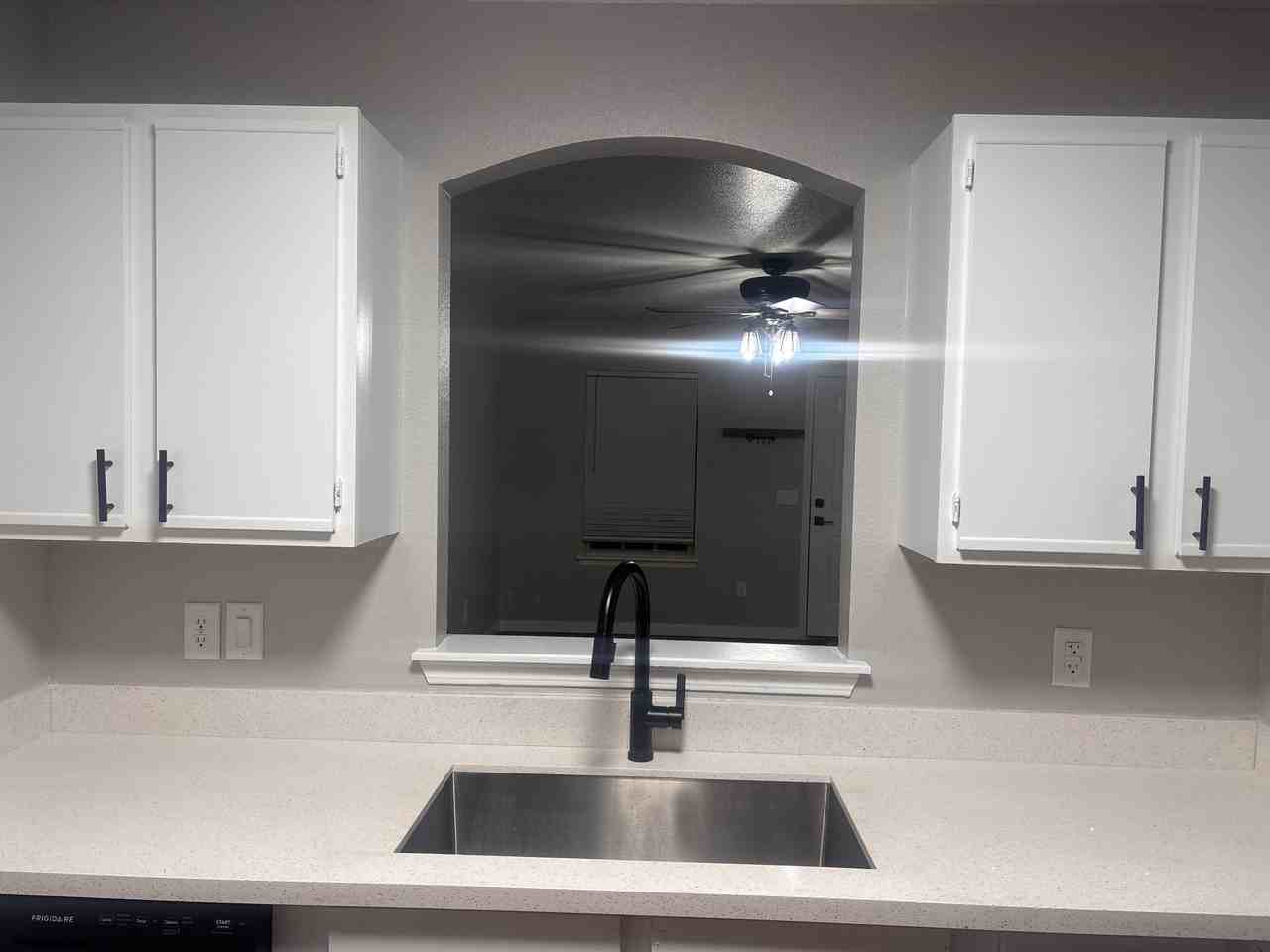 3300 Sw Victoria Pl #2 - Photo 5 of 17