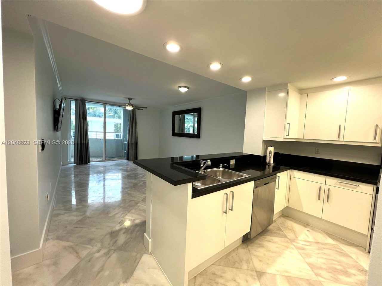 200 Ocean Dr #3C