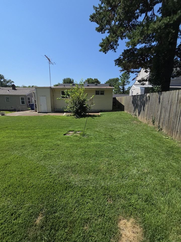 9221 Kathlyn Dr #NA - Photo 2 of 12