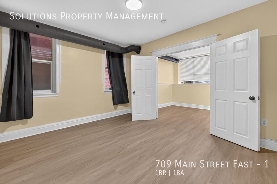 709 Main St E #1