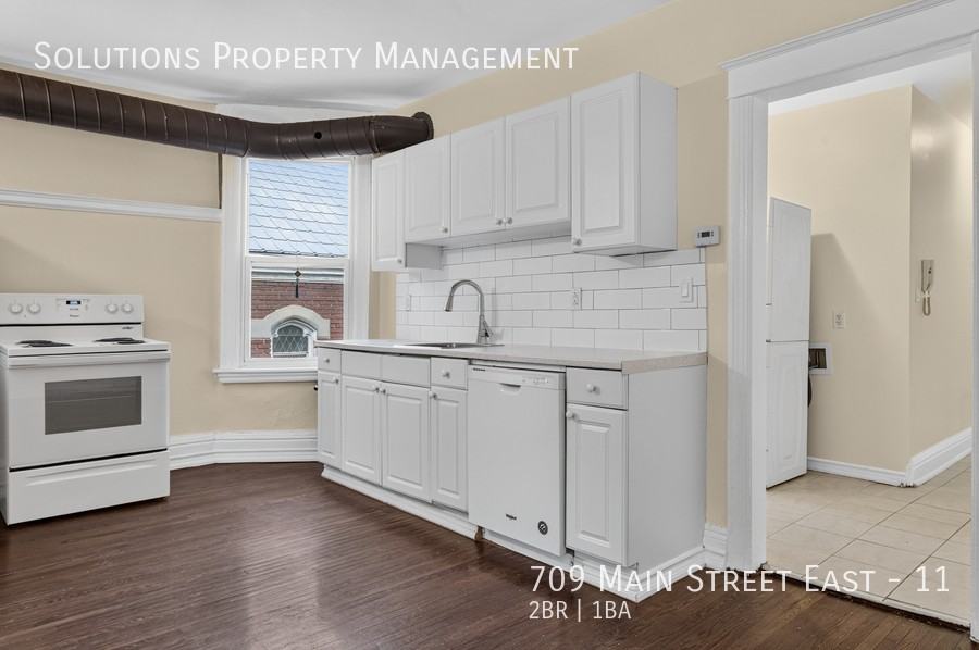 709 Main St W #11 - Photo 2 of 15