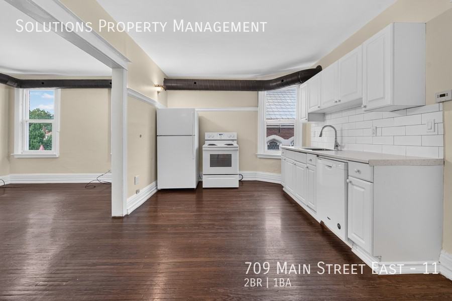 709 Main St W #11 - Photo 3 of 15