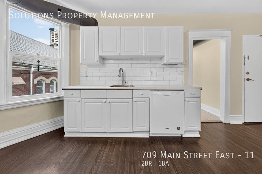 709 Main St W #11 - Photo 4 of 15