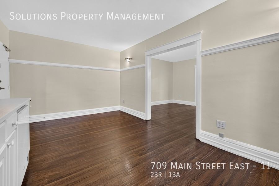 709 Main St W #11 - Photo 5 of 15