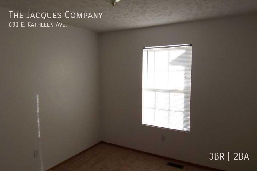 631 E Kathleen Ave - Photo 4 of 12