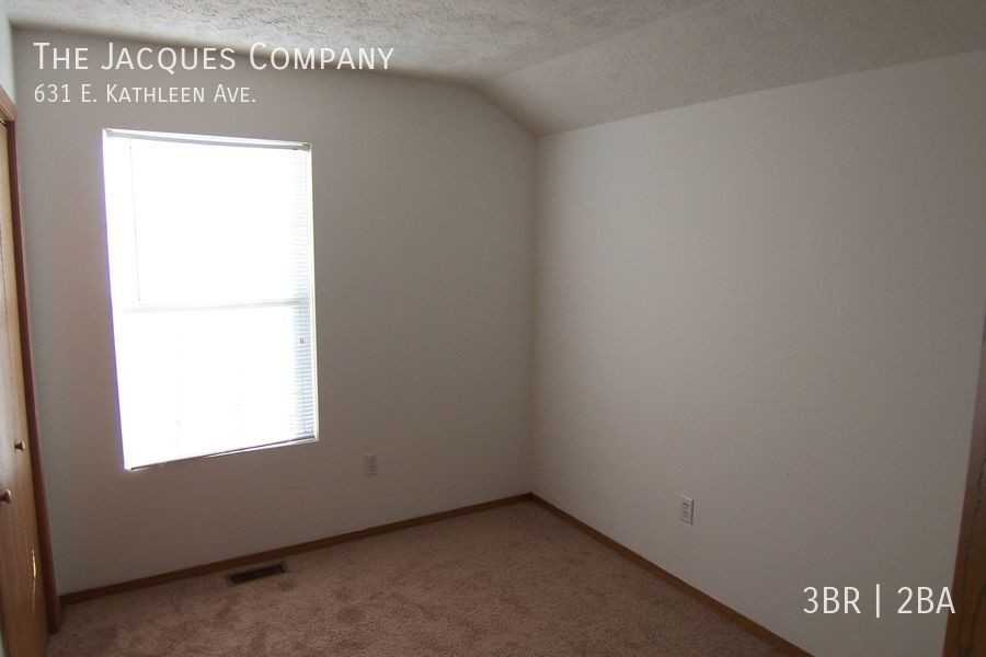 631 E Kathleen Ave - Photo 5 of 12