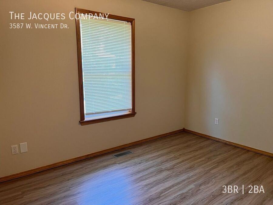 3587 W Vincent Dr - Photo 4 of 14