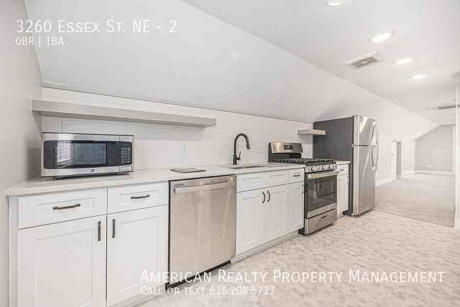 3260 Essex St Ne #2 - Photo 4 of 16