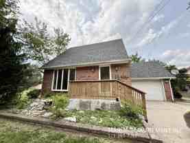 920 Roseland Dr S - Photo 1 of 1