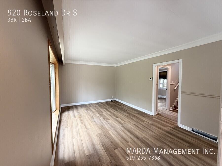 920 Roseland Dr S - Photo 4 of 50