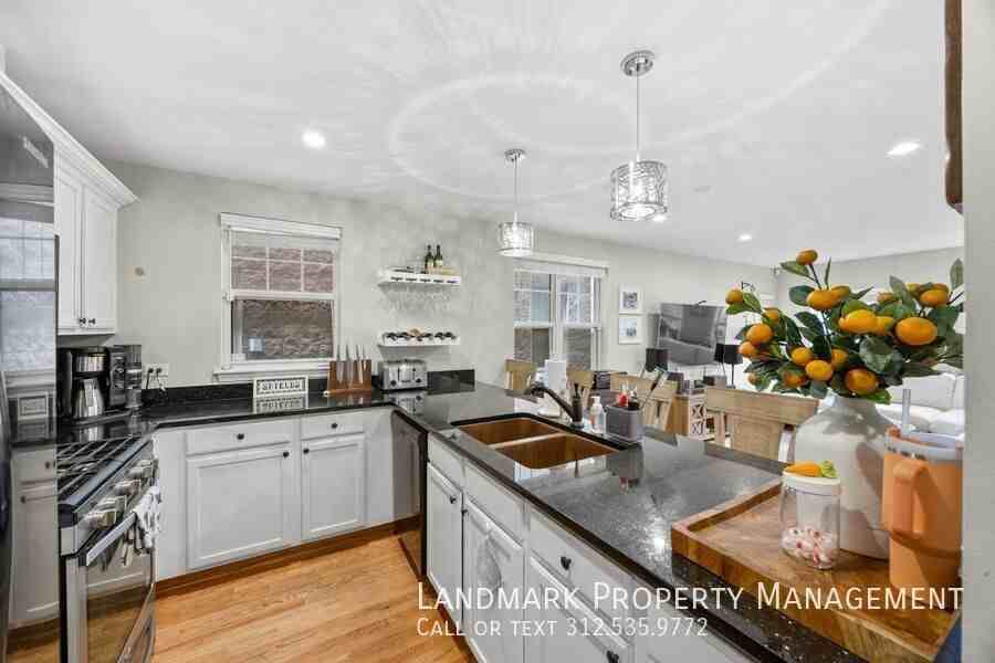 655 W Division St #A - Photo 3 of 27