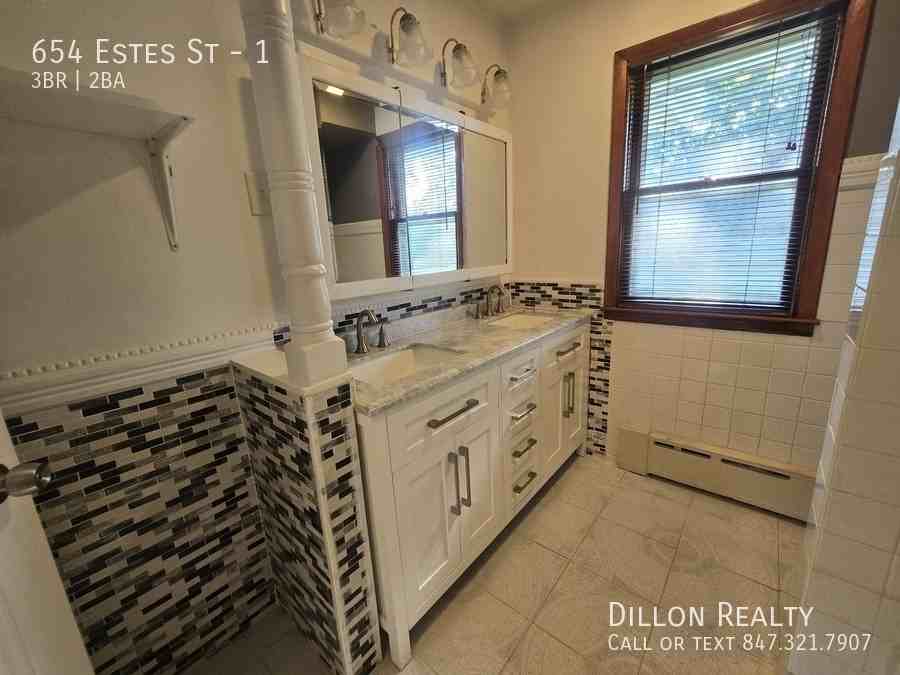 654 Estes St #1 - Photo 5 of 16