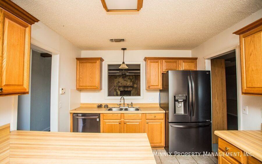 4628 Kemper St - Photo 2 of 28