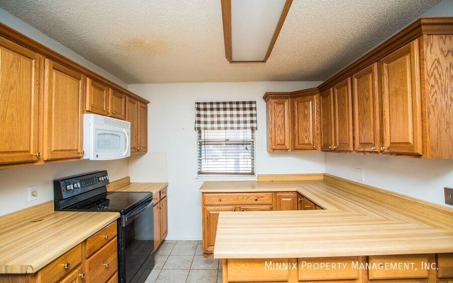 4628 Kemper St - Photo 4 of 28