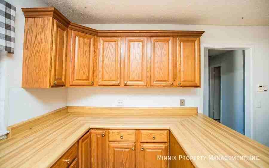 4628 Kemper St - Photo 5 of 28