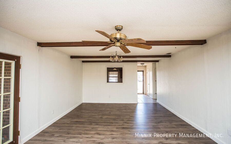 4628 Kemper St - Photo 7 of 28