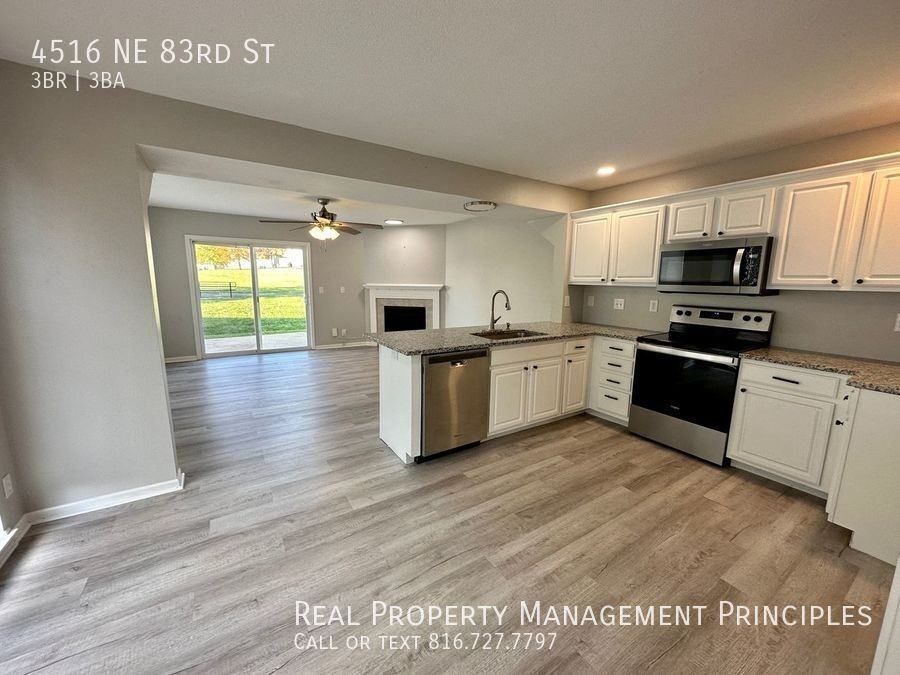 4516 Ne 83rd St - Photo 6 of 21