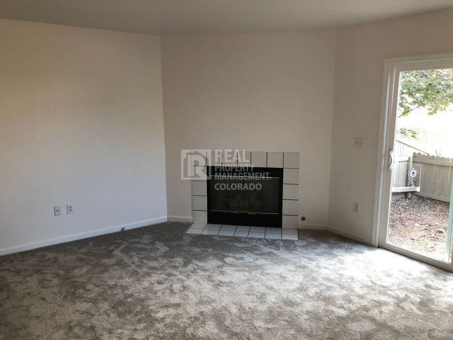 1014 Artemis Cir - Photo 3 of 19