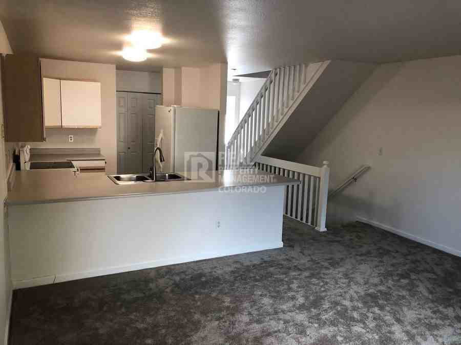 1014 Artemis Cir - Photo 4 of 19