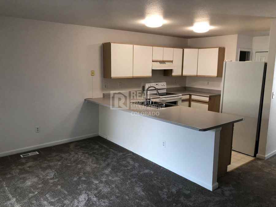 1014 Artemis Cir - Photo 5 of 19