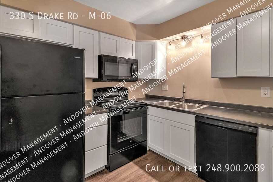 330 S Drake Rd #M06