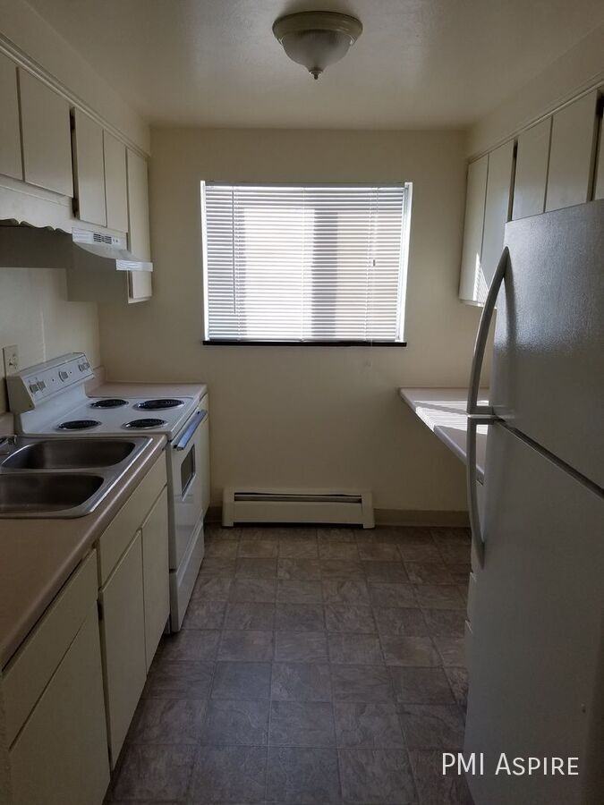 1050 17th Ave #8 - Photo 2 of 8