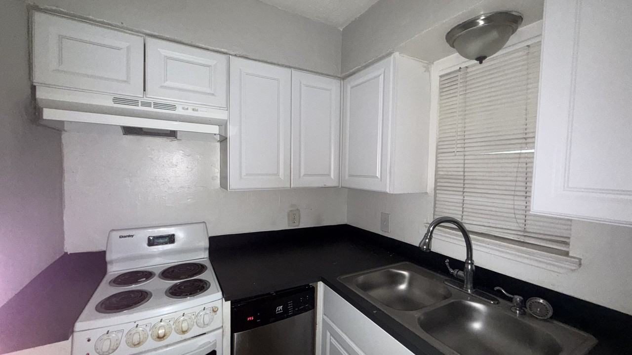 710 Colquitt - 02 #02 - Photo 2 of 16