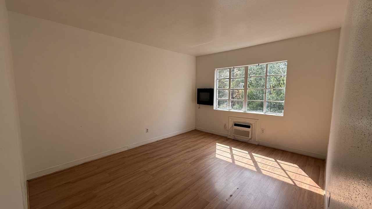 5607 Jackson - 03 #5607-03 - Photo 3 of 11