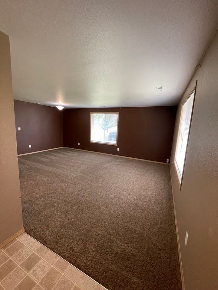 1900 Leanne Ave - Photo 6 of 29