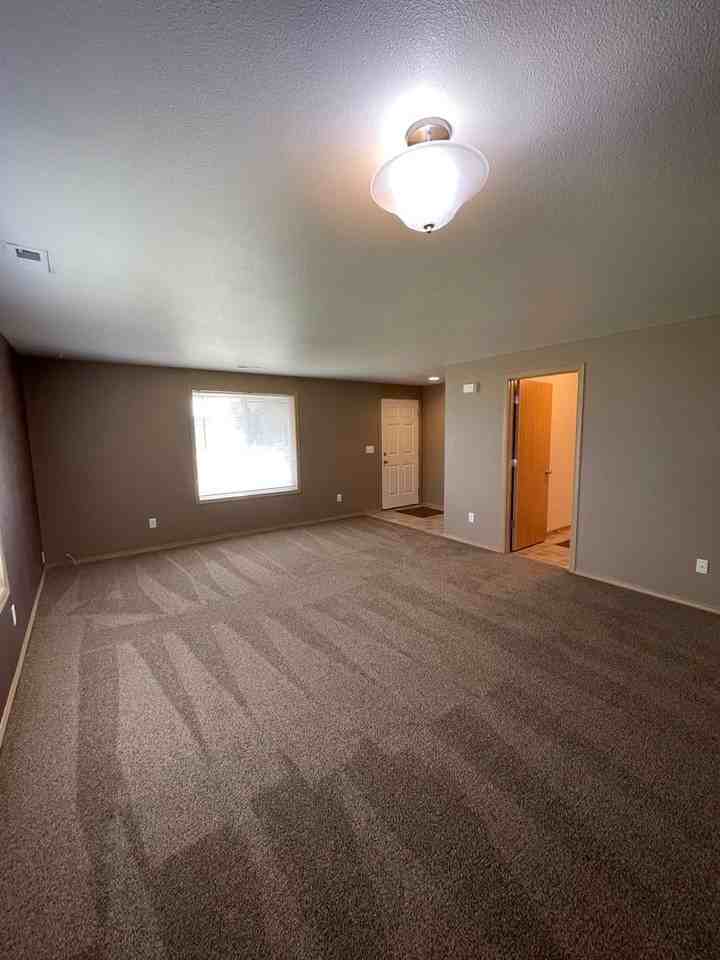 1900 Leanne Ave - Photo 7 of 29