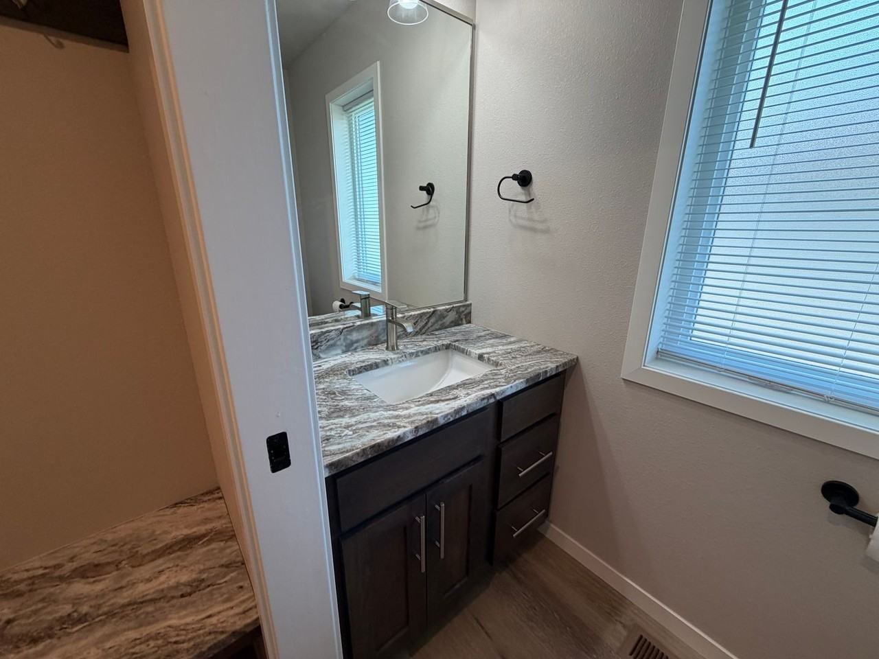 2607 E Sunburst Dr - Photo 4 of 27