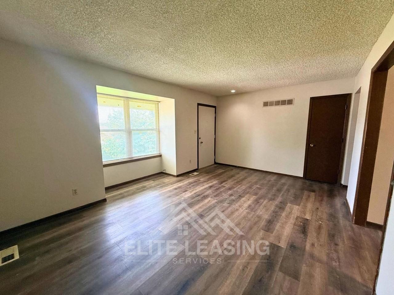 2745 Sw Arrowhead Rd - Photo 2 of 9