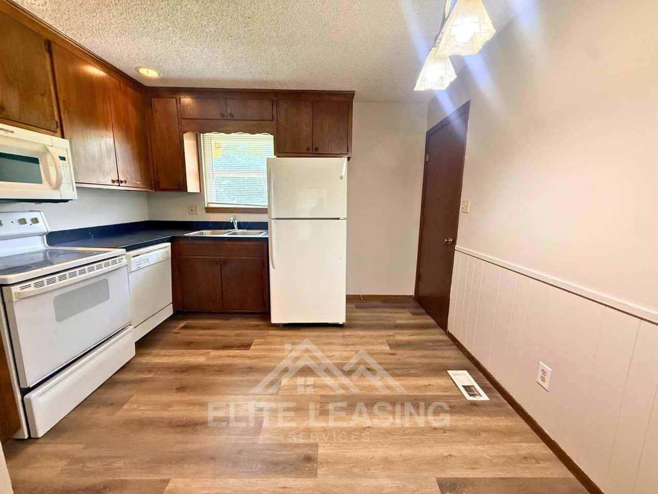 2745 Sw Arrowhead Rd - Photo 4 of 9