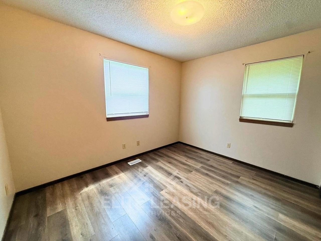 2745 Sw Arrowhead Rd - Photo 5 of 9