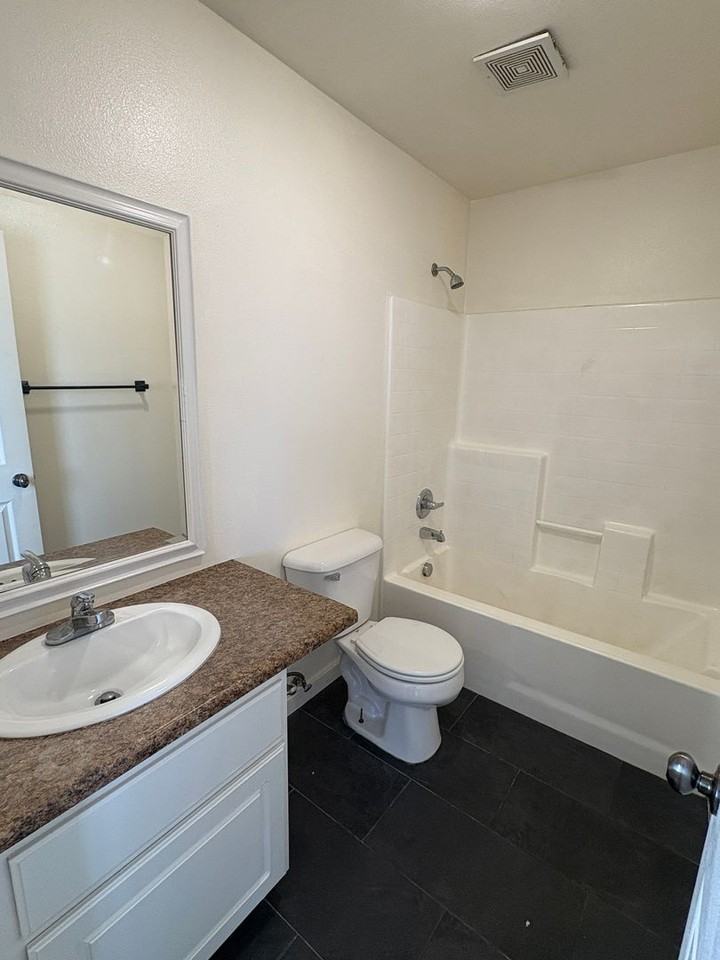 209 E. Grace St - Photo 7 of 13