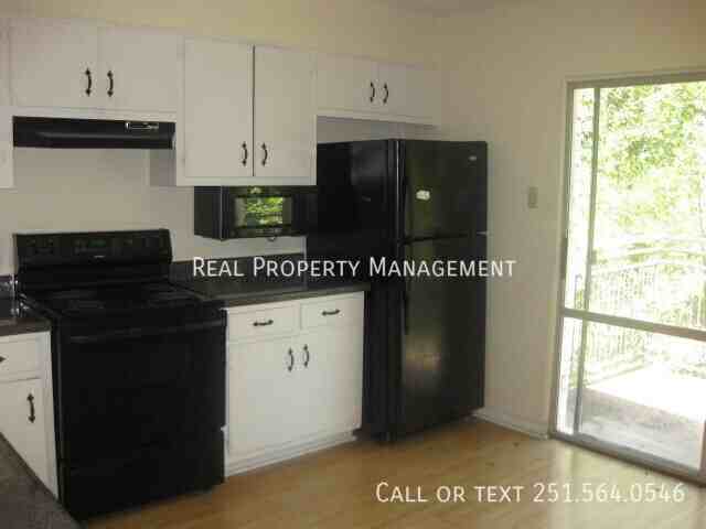 4009 Old Shell Rd #C - Photo 5 of 10