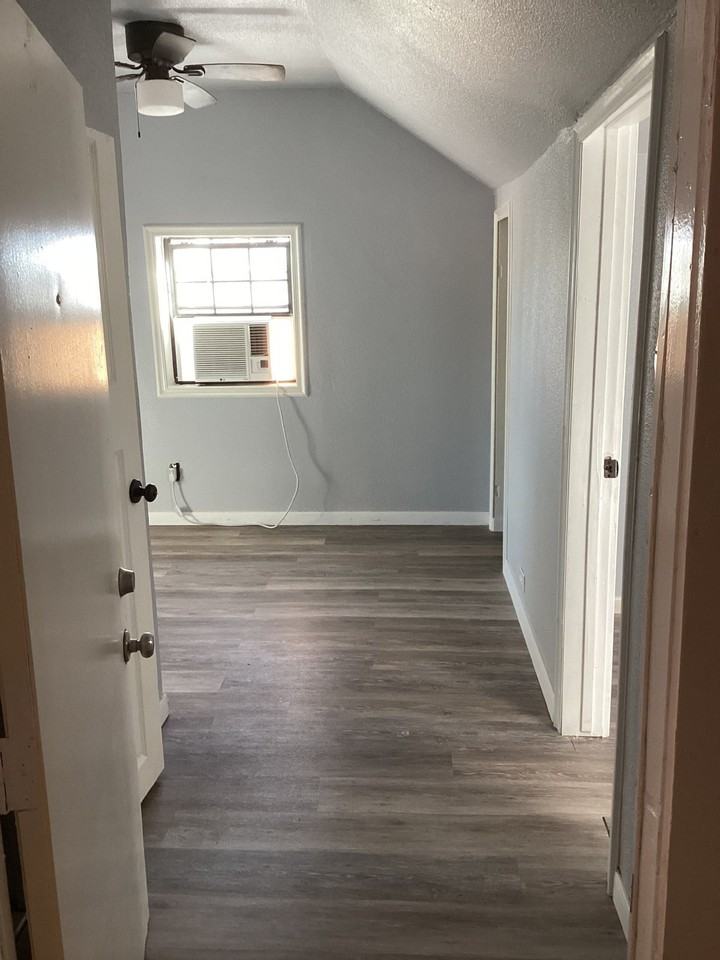 127 Sandmeyer St #7 - Photo 2 of 10