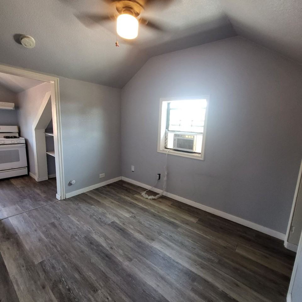 127 Sandmeyer St #7 - Photo 3 of 10