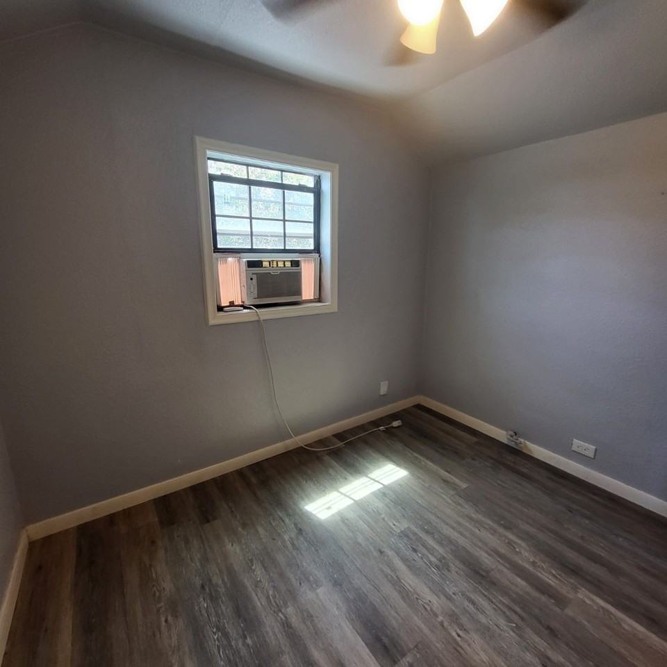 127 Sandmeyer St #7 - Photo 4 of 10