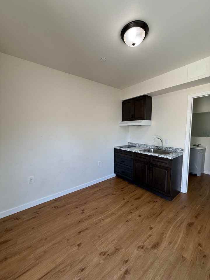 248 N 1st St - Photo 3 of 6
