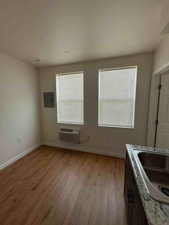 248 N 1st St - Photo 5 of 6