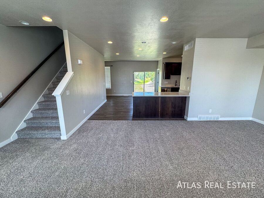 2530 N Knights Ln - Photo 3 of 28