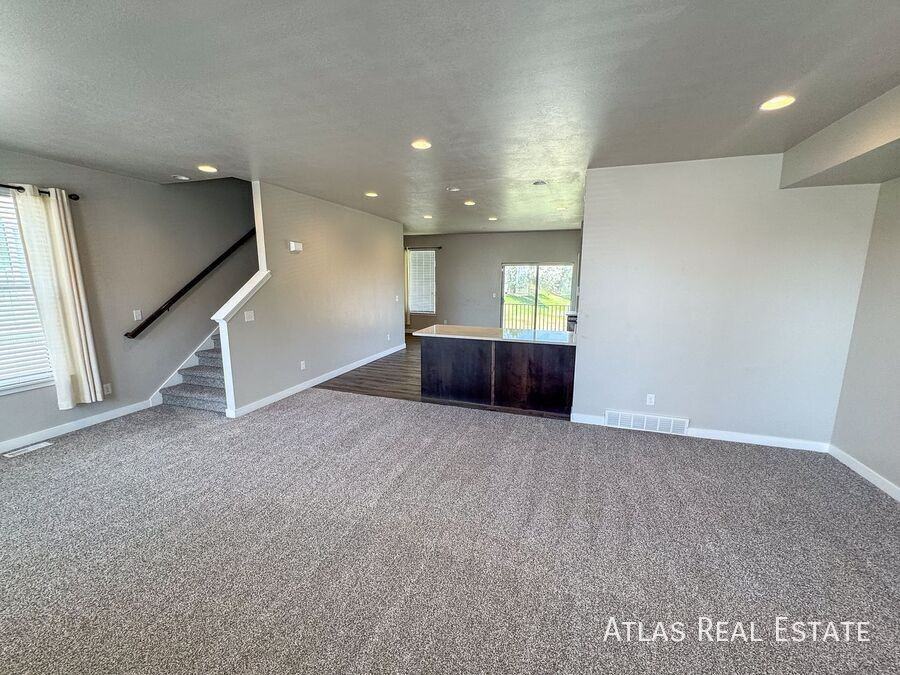 2530 N Knights Ln - Photo 4 of 28