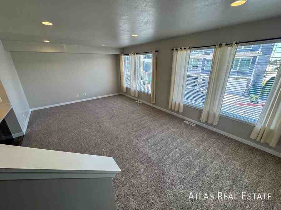 2530 N Knights Ln - Photo 5 of 28