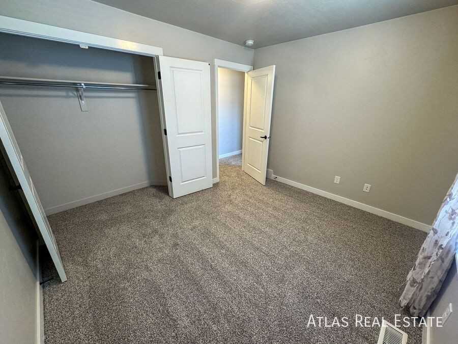 2530 N Knights Ln - Photo 6 of 28