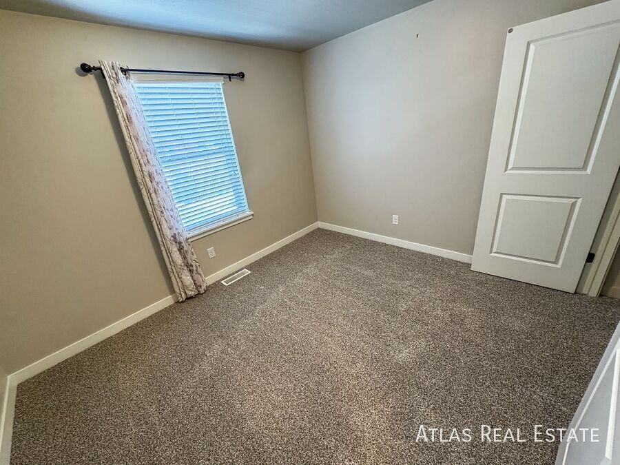 2530 N Knights Ln - Photo 7 of 28