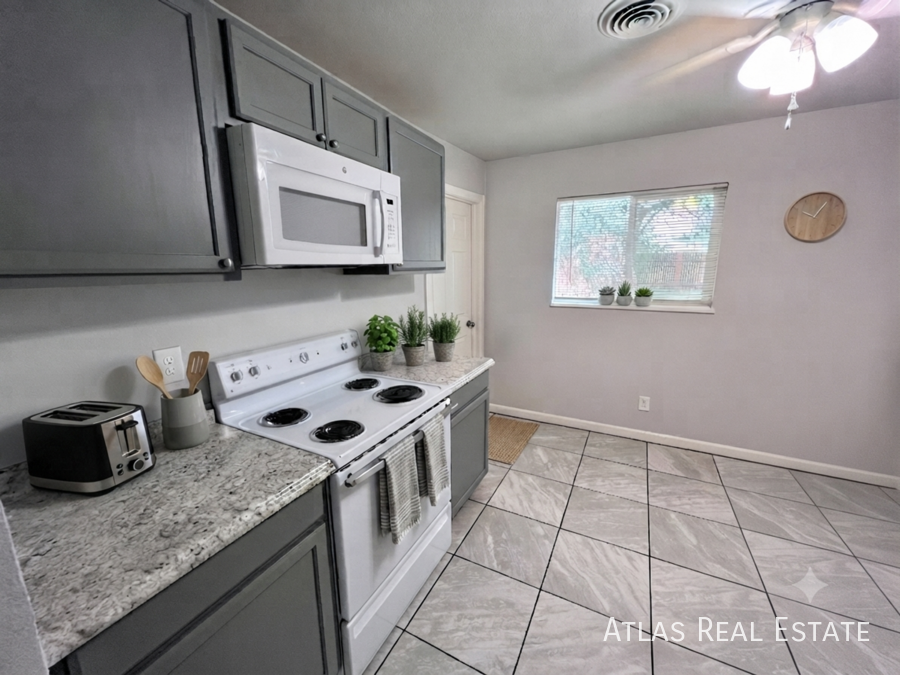 1016 Magnolia St #A - Photo 5 of 16