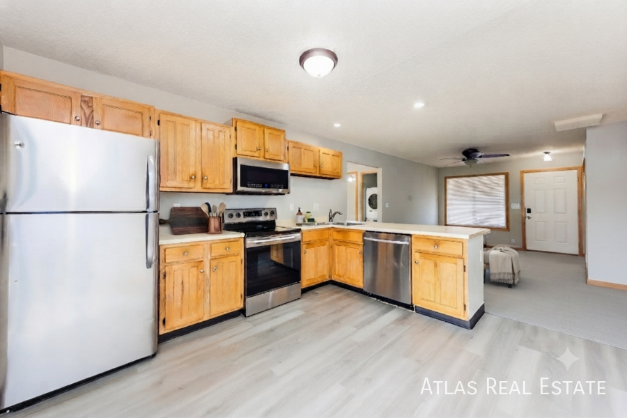 831 Bennett Ave #C - Photo 2 of 19